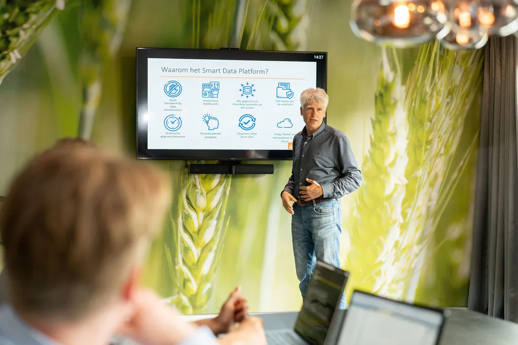 Presentatie over het Smart Data Platform in de vergaderzaal